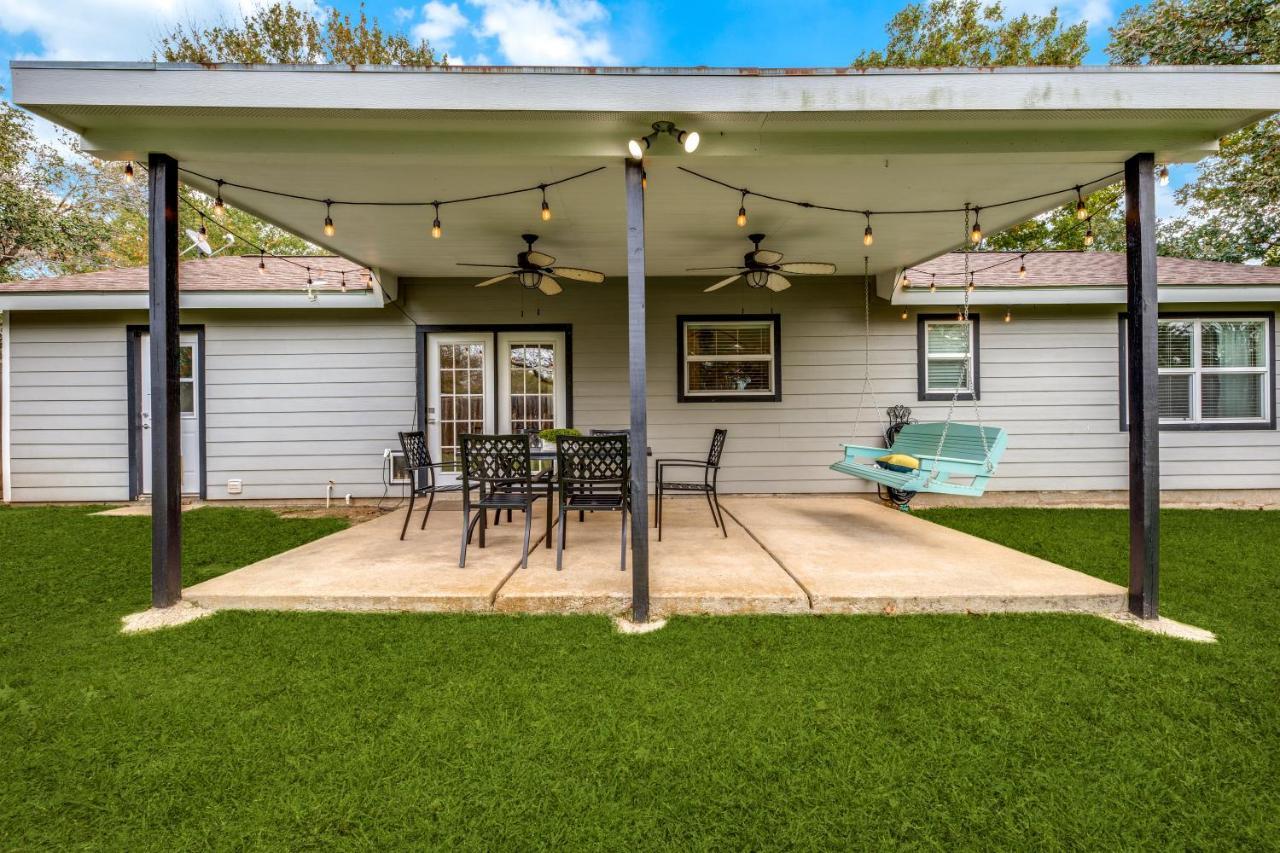 Cozy 4 Bedroom Home Blocks To Main Street And Wineries Fredericksburg Eksteriør billede