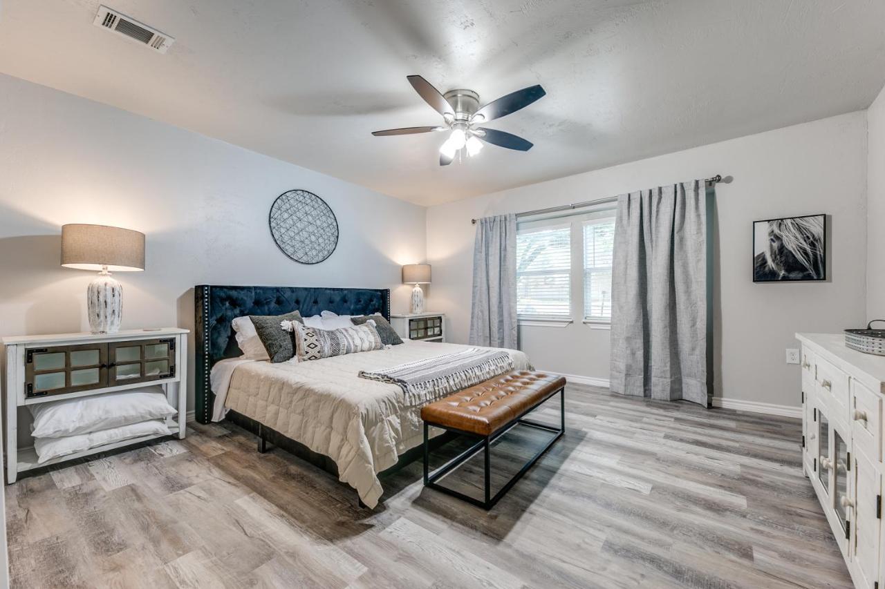 Cozy 4 Bedroom Home Blocks To Main Street And Wineries Fredericksburg Eksteriør billede