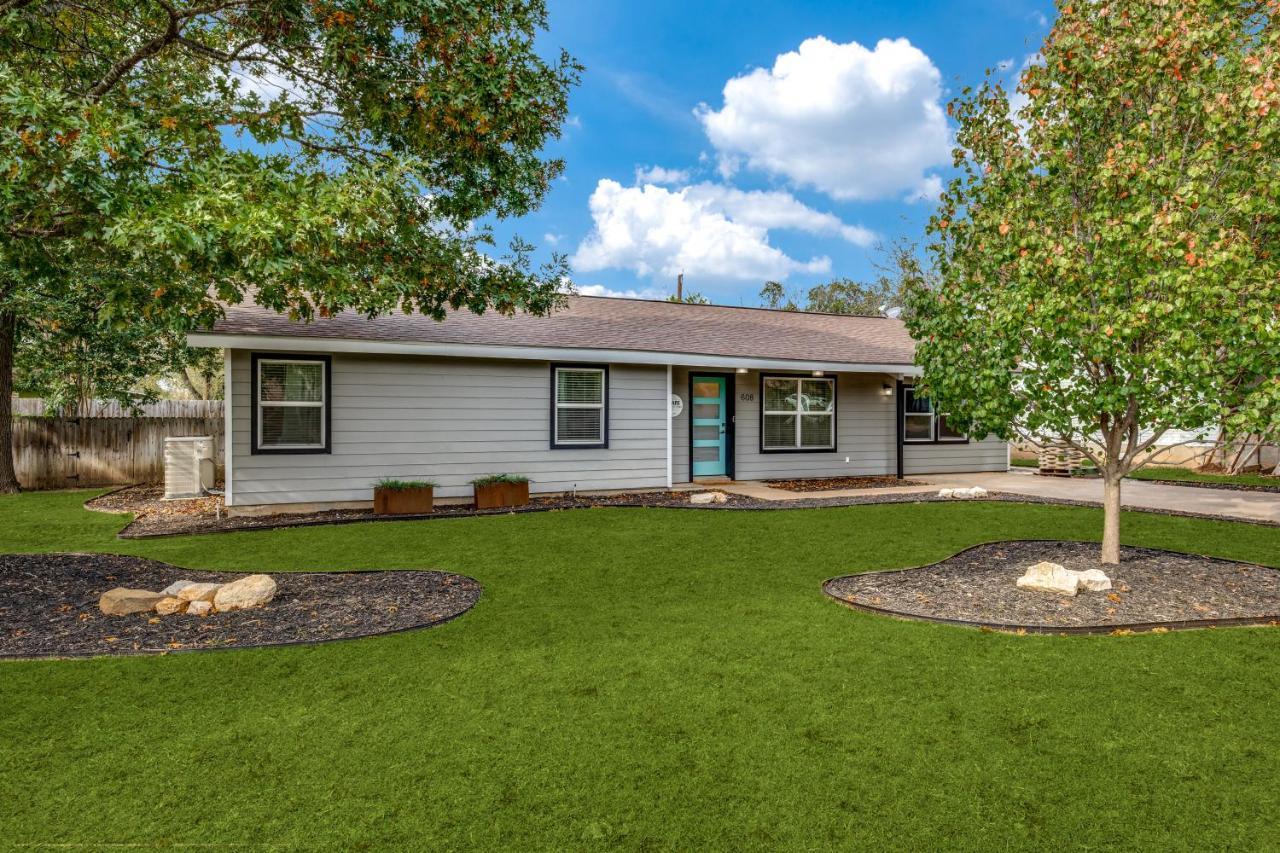 Cozy 4 Bedroom Home Blocks To Main Street And Wineries Fredericksburg Eksteriør billede