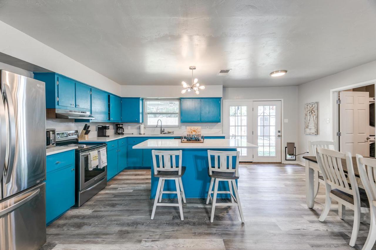 Cozy 4 Bedroom Home Blocks To Main Street And Wineries Fredericksburg Eksteriør billede